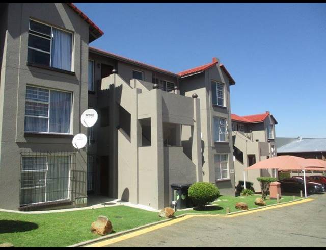 2 BEDROOM TOWNHOUSE FOR SALE IN BASSONIA